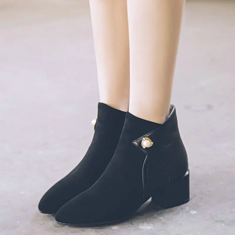 Женские ботинки-мартинсы на молнии с жемчугом | Обувь