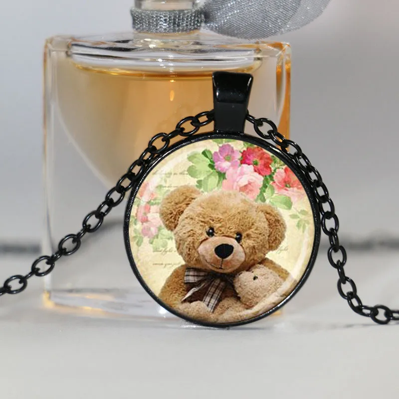 Модное колье с мишкой Тедди держит Маленький Мишка цветочный фон художественная