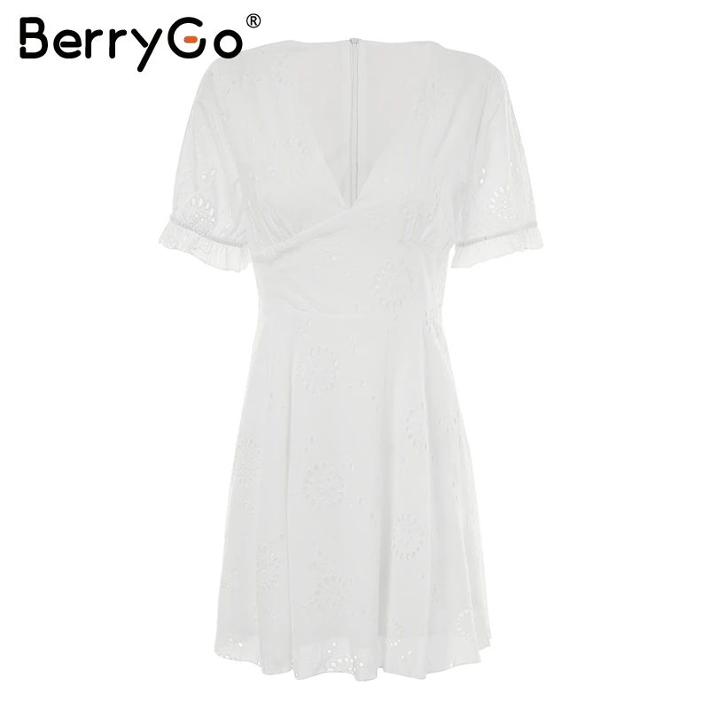 Женское платье с вышивкой BerryGo летнее пляжное из хлопка короткими рукавами