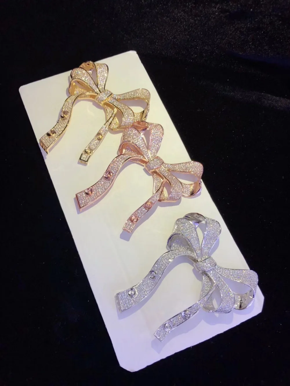 Позолоченное мощеное ожерелье с фианитами и бутфлюузлом подвеска застежками