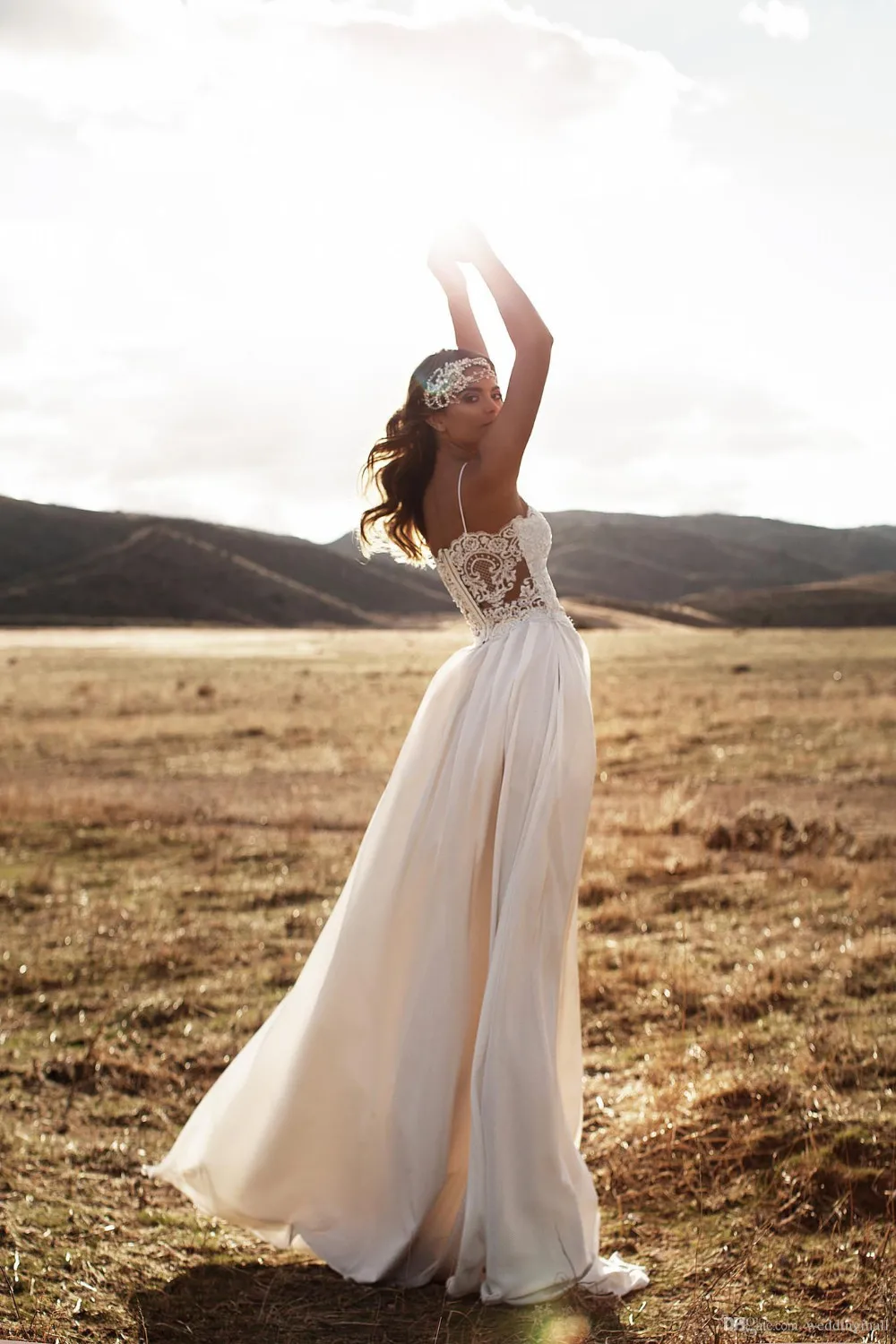 Vintage Lace Beach Wedding Dresses Spaghetti Straps Chiffon Floor Length Bridal Simple Cheap Gown W031 | Свадьбы и торжества