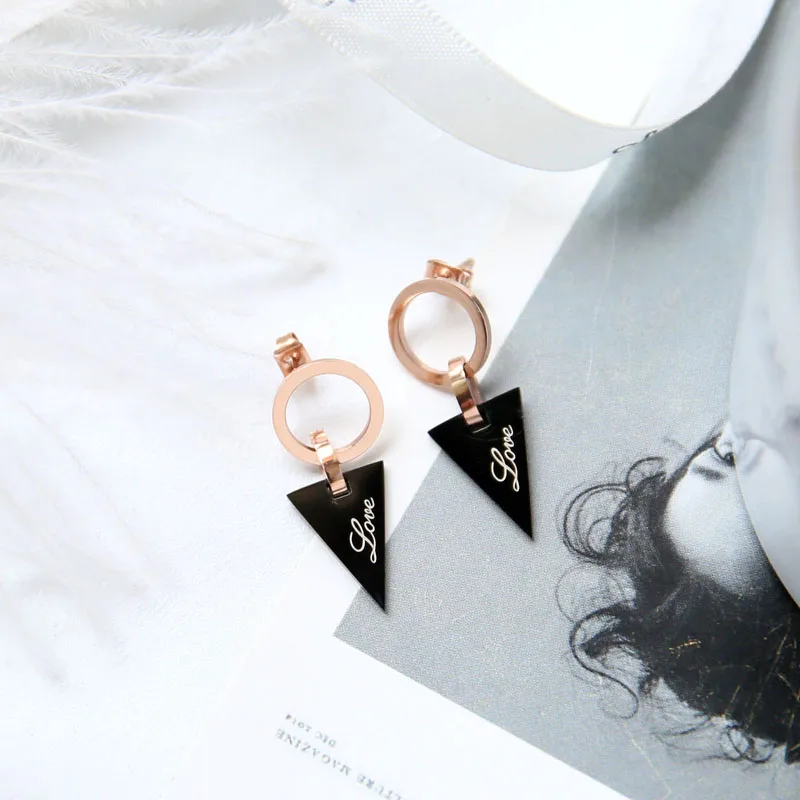 YUN RUO 2018 Новое поступление черная треугольная серьга гвоздик серьги розового