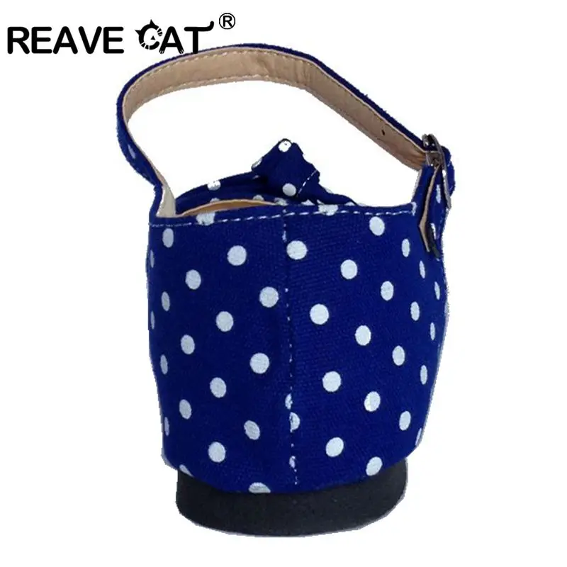 REAVE CAT/Большие размеры 34-43; милая обувь с бантиком в горошек; прозрачные женские сандалии на плоской подошве с застежкой; Летняя обувь на плоской подошве