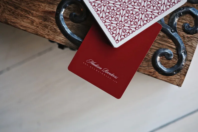 MADISON REVOLVERS Ellusionist белая коробка красная колода 1 шт. Волшебные игральные карты магический покер реквизит
