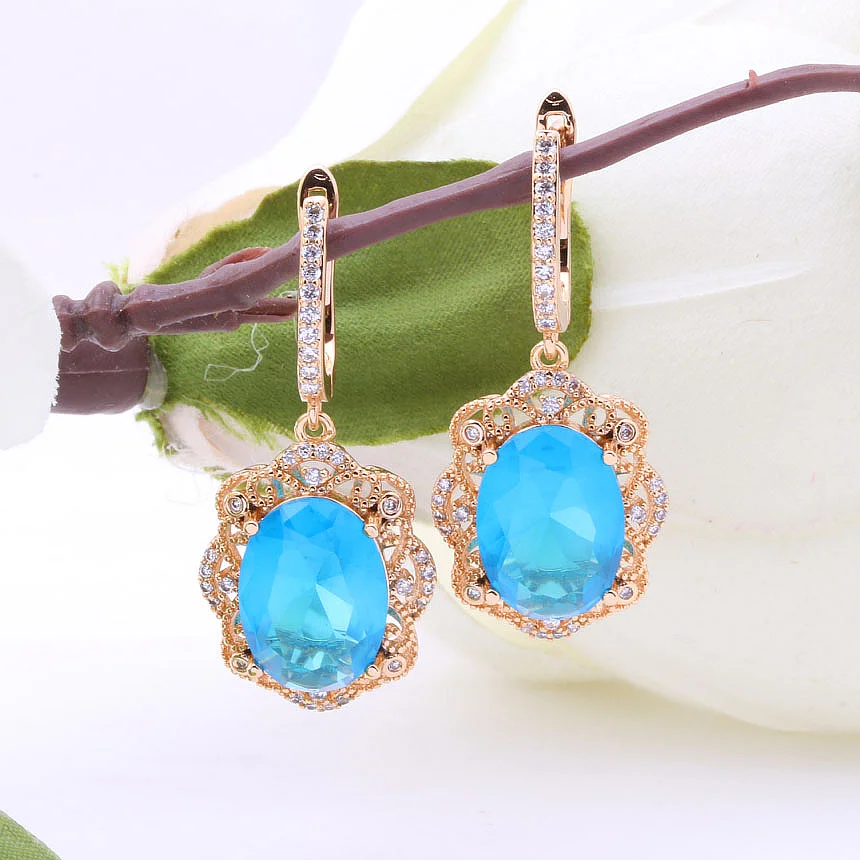 Любовный монолог эстетическое голубое небо с кристаллом и кубическим цирконием