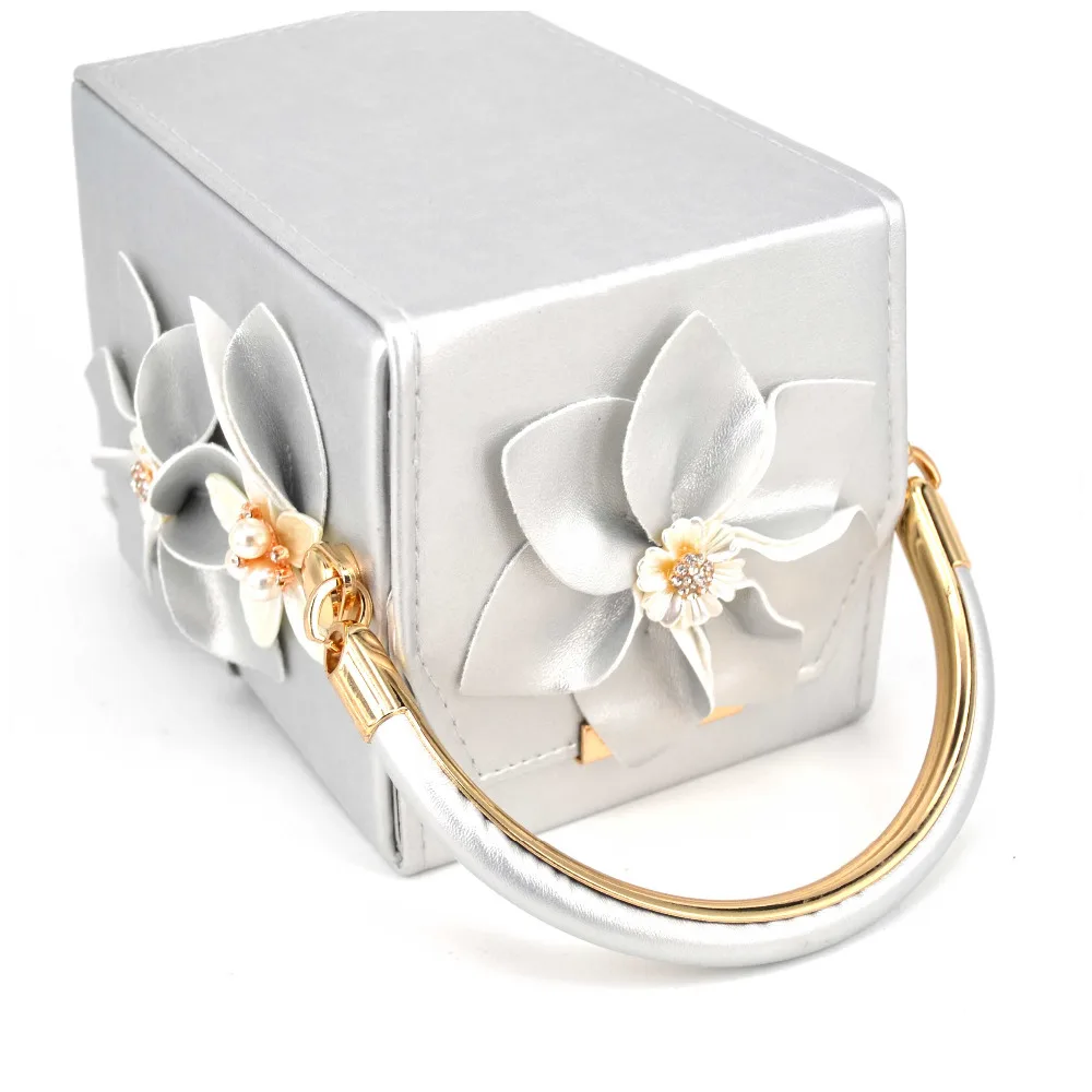 Черная мини сумка тоут из искусственной кожи с белыми цветами вечерняя вечерние