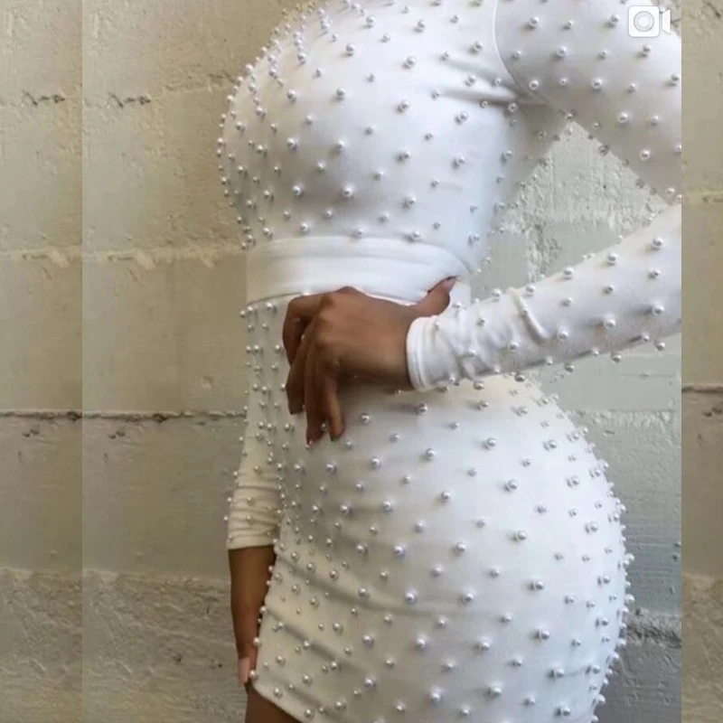 Элегантное однотонное Бандажное платье с длинным рукавом украшенное бусинами