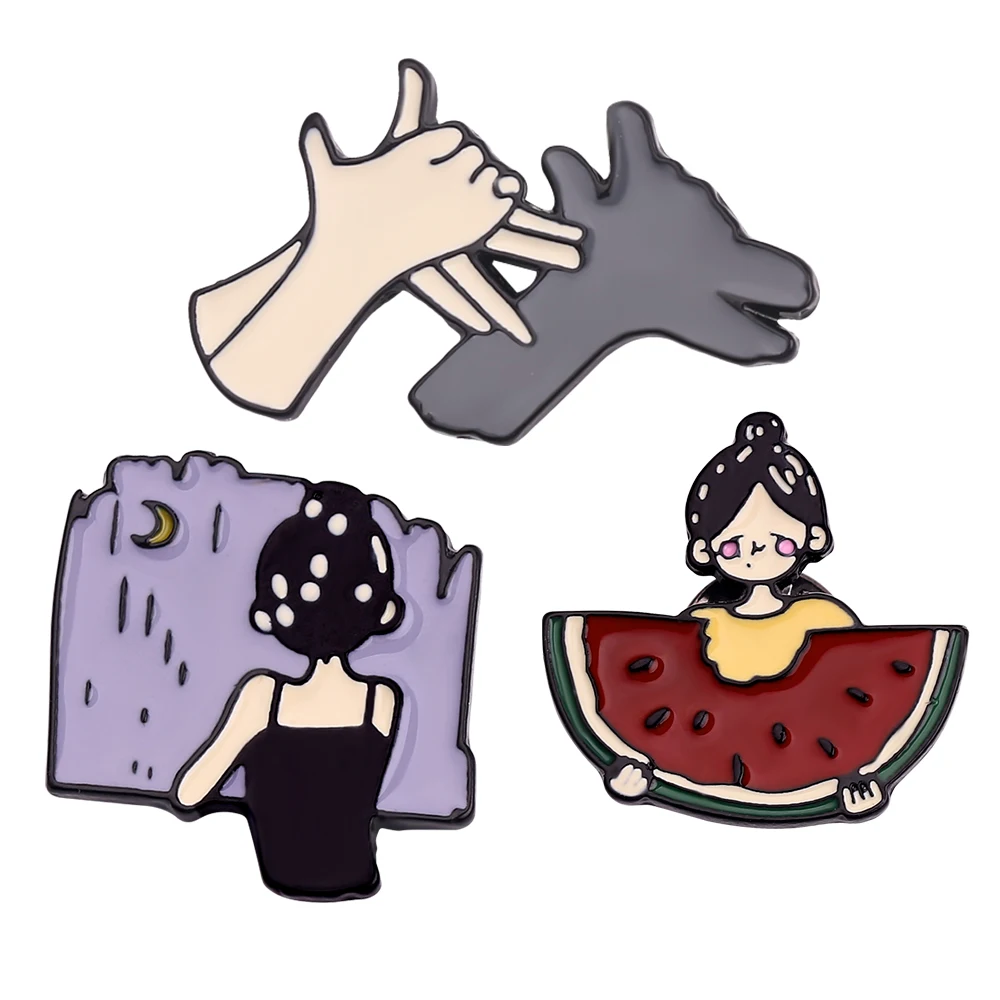 Милая брошь в стиле аниме одинокая девушка смотреть ночь сцена ест арбуз Жираф