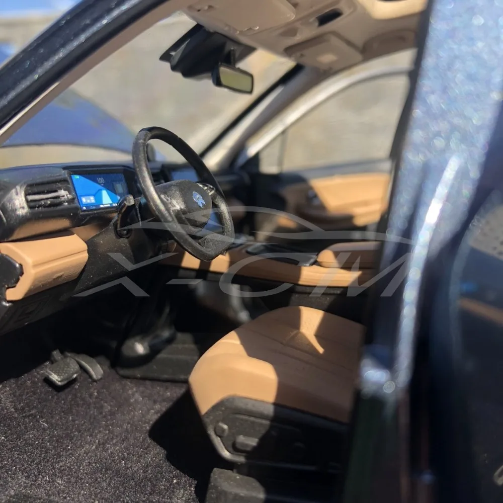 Литая модель автомобиля для почти настоящего NIO ES8 Founders Edition 1:18 (Star Blue) + небольшой