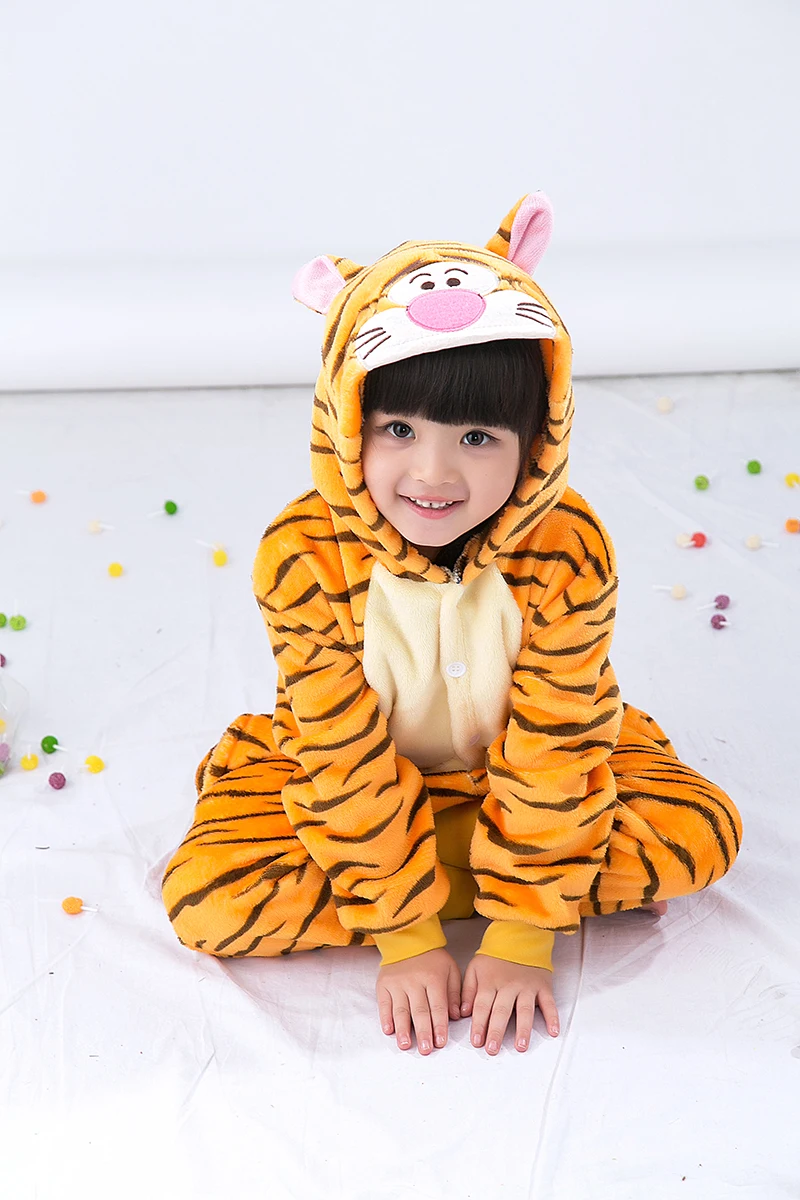 Детский комбинезон кигуруми с тигром в полоску и мультяшными животными для