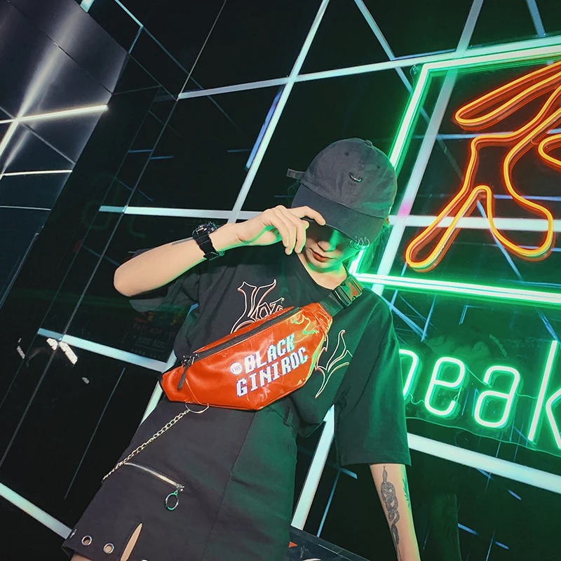 Женская поясная сумка с надписью путешественника на груди красный черный 2018