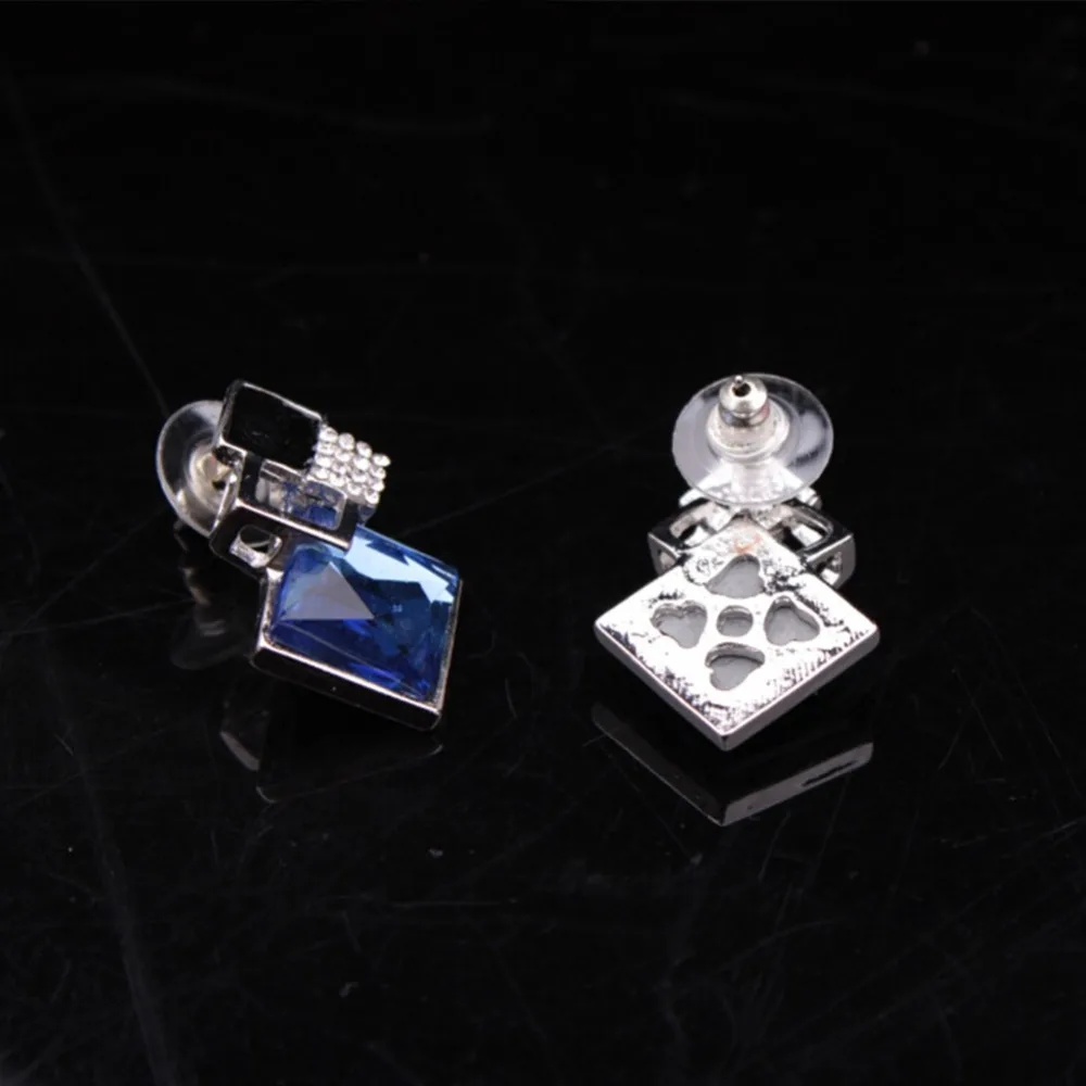 Женские квадратные серьги гвоздики с ромбовидным кристаллом элегантные