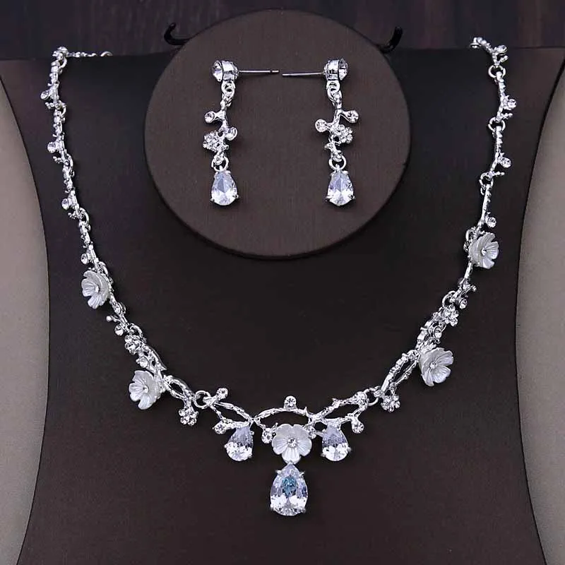 

2019 New Bridal Jewelry Sets Crystal Crown Zircon Necklace Earrings Set Brides Wedding Engagement Party Tiara Pearl Jewelry Set