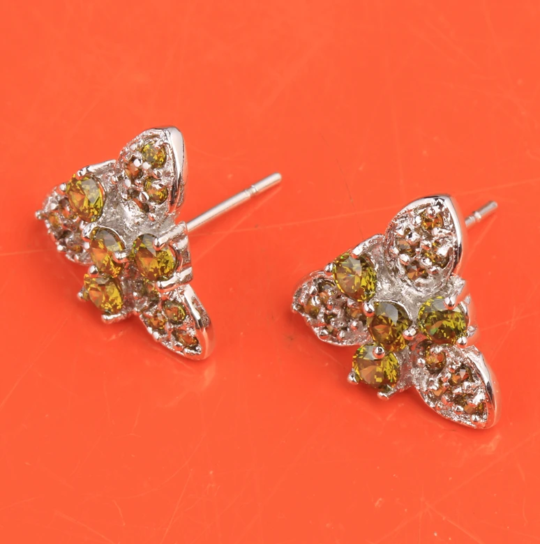 Конфеты 4 лепестка цветка сливы зеленый оливковый перидот кубический цирконий 925