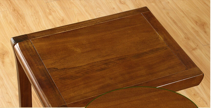 Полностью натуральная деревянная кровать несколько красивых диванов приставок.