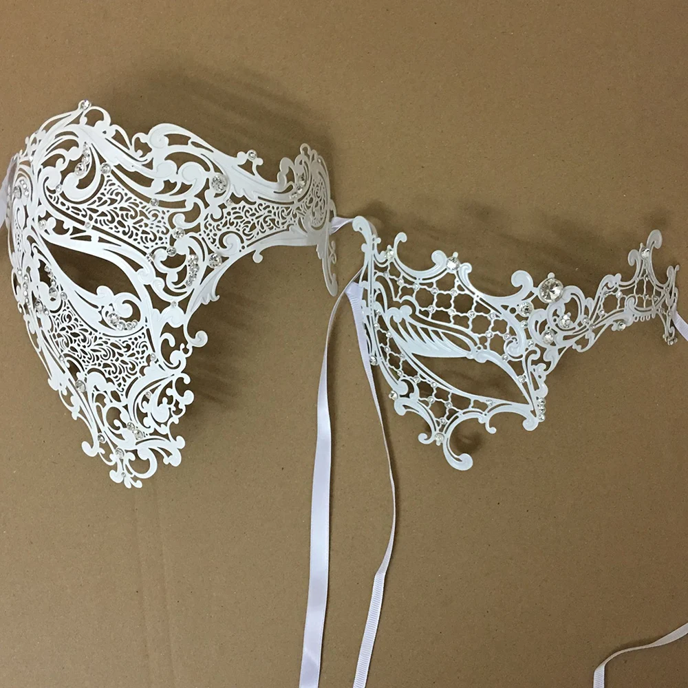 Для влюбленных пар с металлическая филигрань половина черепа одним глазом