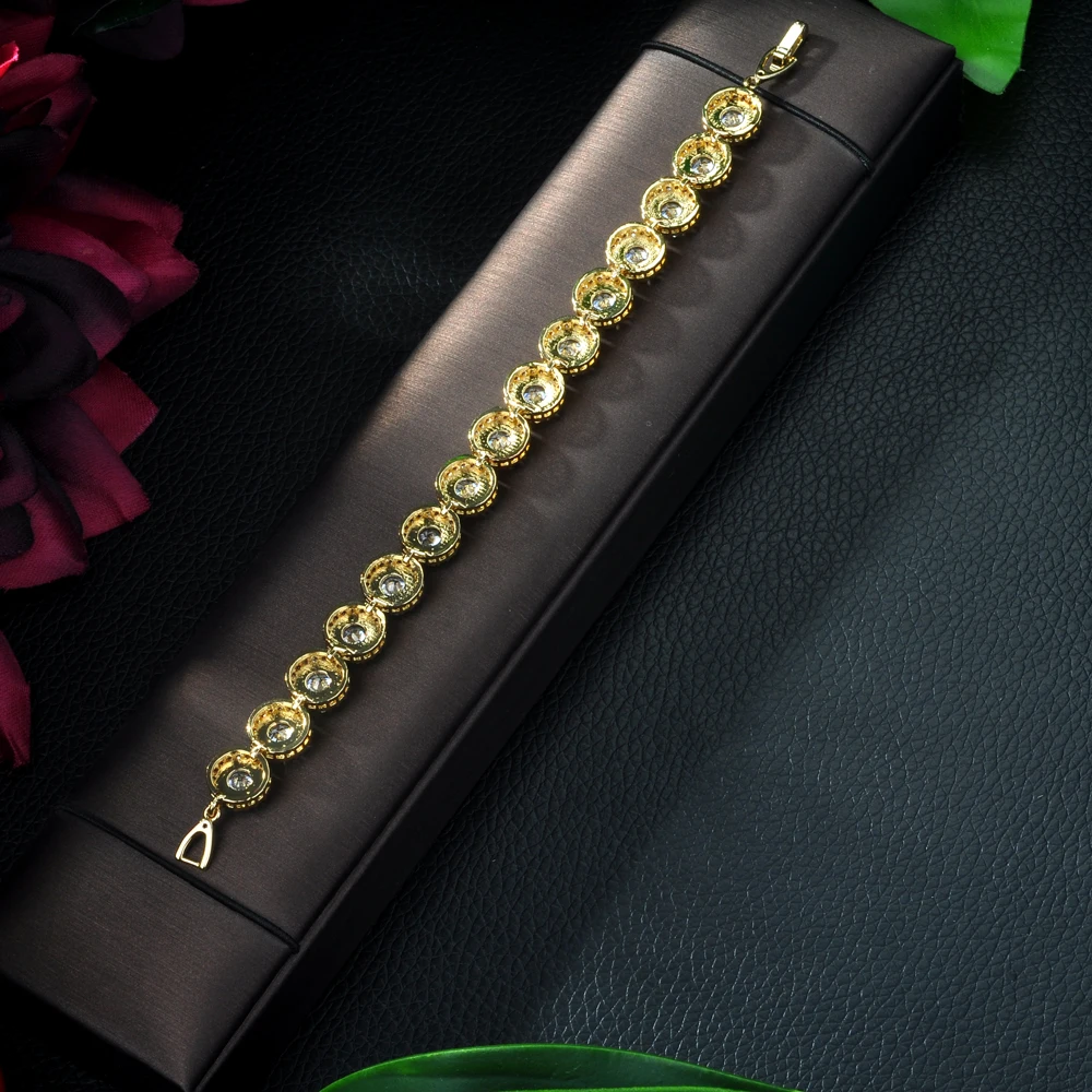 Роскошные мужские браслеты HIBRIDE золотого цвета с овальным циркониевым камнем для