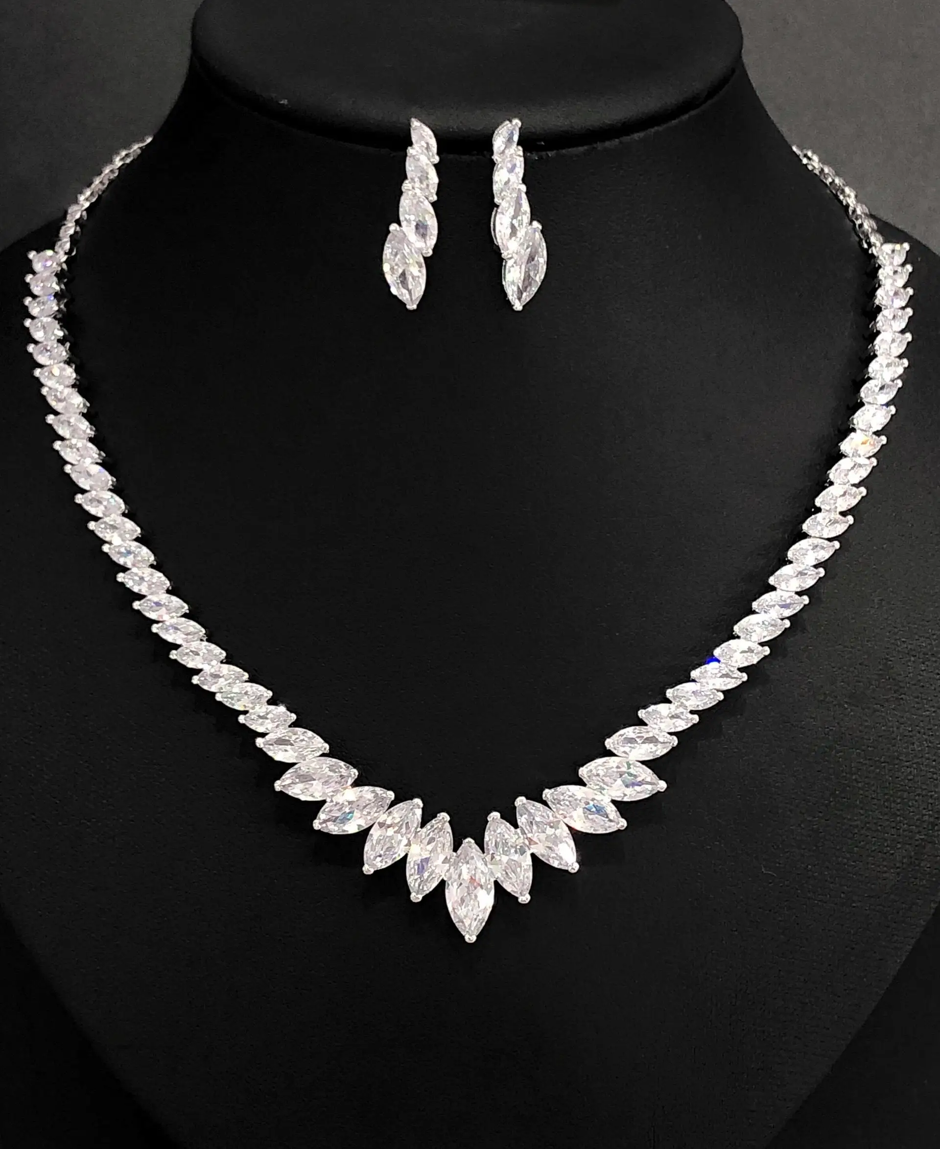 

HIBRIDE Brand Charm Elegant Women AAA CZ Big Waterdrop Necklace Bridal Wedding Jewelry White Color Party Gift Accessories N-1056