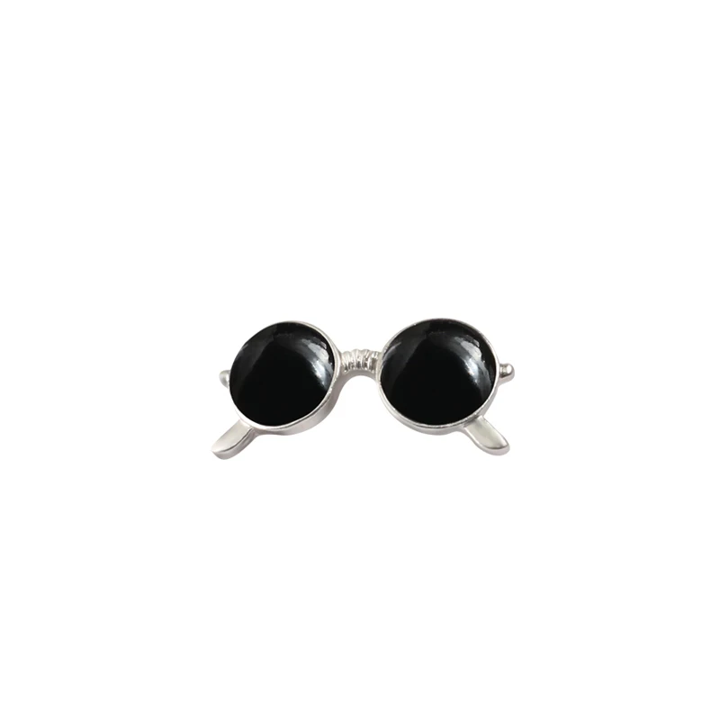 Silver glasses Дикий Черный Белый Маг брошка мультфильм Рок Стиль Солнцезащитные очки Волшебная Шляпа игральная карта борода галстук газета Значки для женщин ювелирные изделия булавки - Окраска металла: Silver glasses