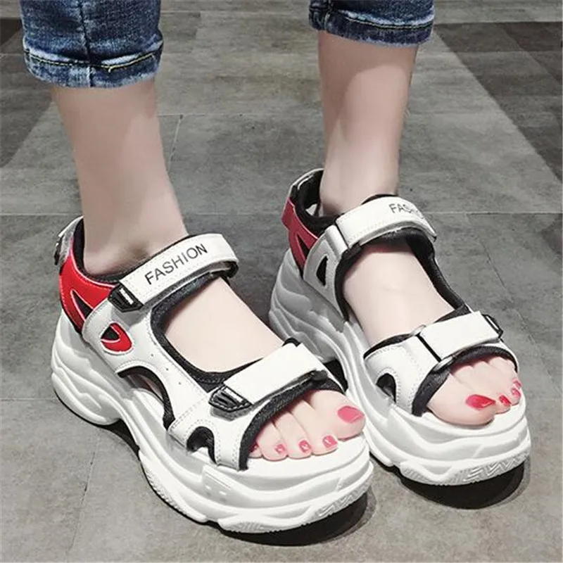 Модные женские летние босоножки на танкетке тапочки толстой платформе Женская