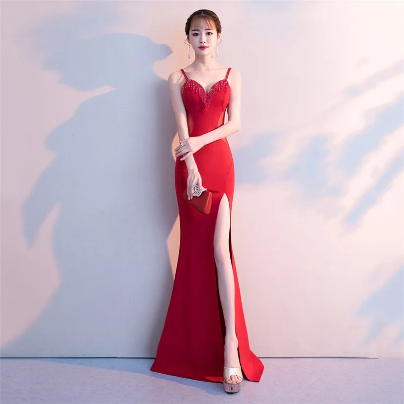 Красное хлопковое платье без рукавов с глубоким v образным вырезом элегантное