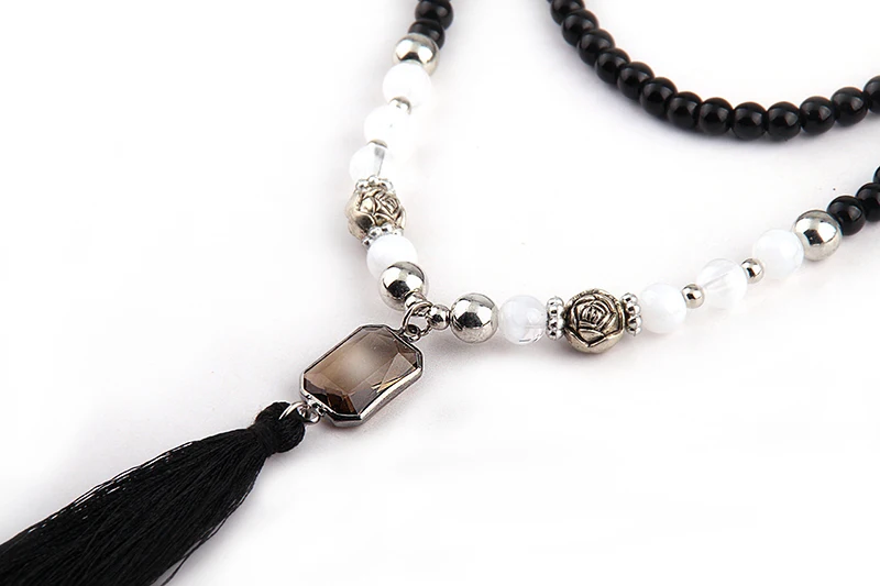 Модное длинное ожерелье с кисточкой из черных камней и звеньев розария|rosary