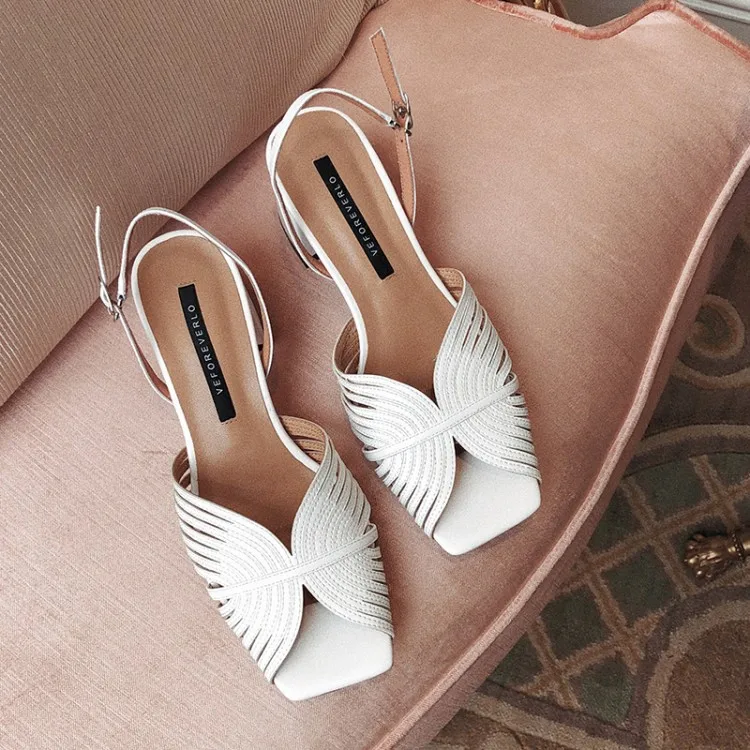 Женские босоножки на ремешках белые кожаные туфли с открытым носком и вырезами