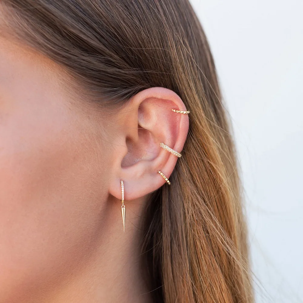 Женские серьги-подвески в стиле панк маленькие золотого цвета с шипами милые и