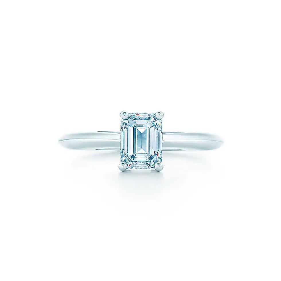 Женское кольцо из белого золота 585 пробы с имитацией бриллианта | Украшения и