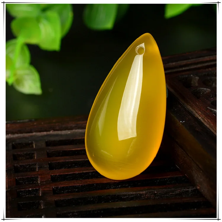 Желтый кулон в форме капли прозрачный виде халцедона | Украшения и аксессуары