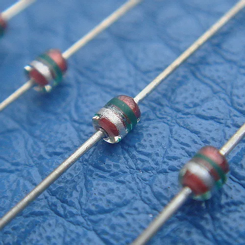 

( 20 pcs/lot ) Japan MA700A Wave Detection Diode, MA700.