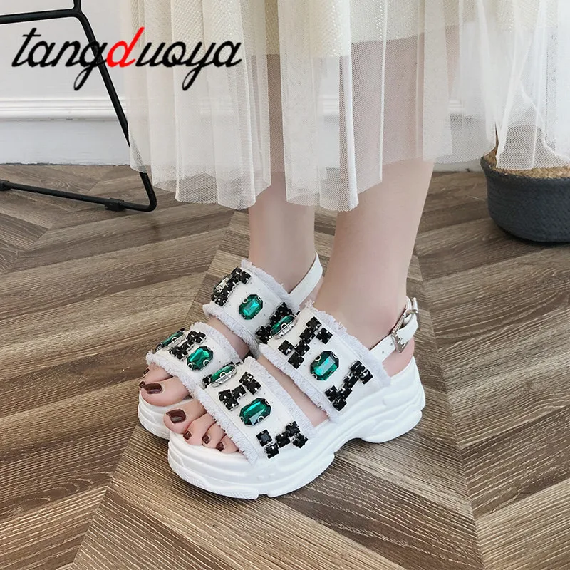 Женские босоножки модные мокасины на танкетке с открытым носком со стразами