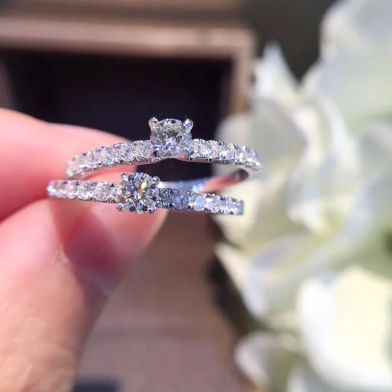 Кольцо из чистого золота 18 карат с натуральными бриллиантами красивое кольцо