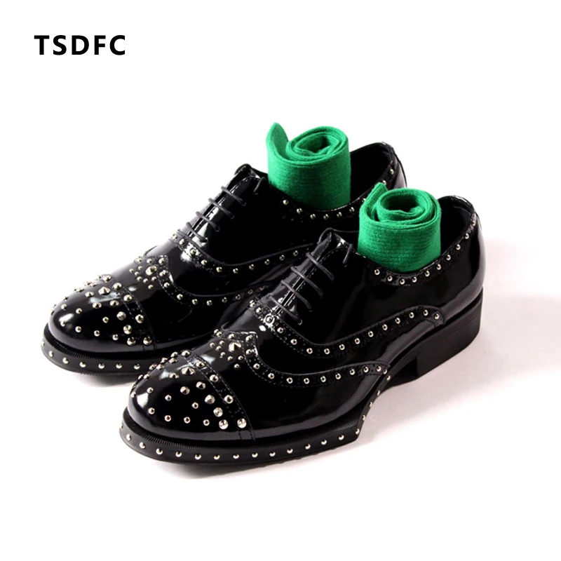 Туфли-оксфорды мужские из натуральной кожи лакированные с шипами Роскошные