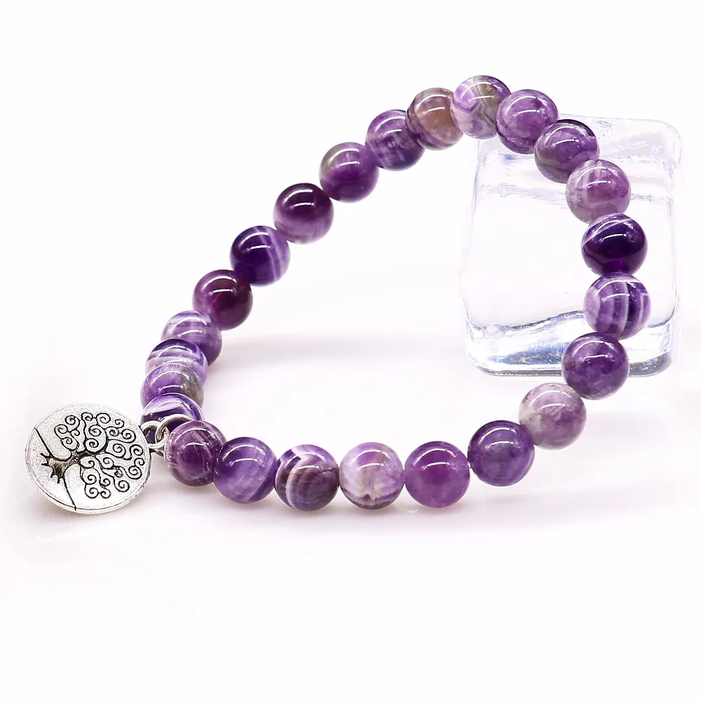 Женский браслет с фиолетовыми бусинами из натурального камня натуральным камнем