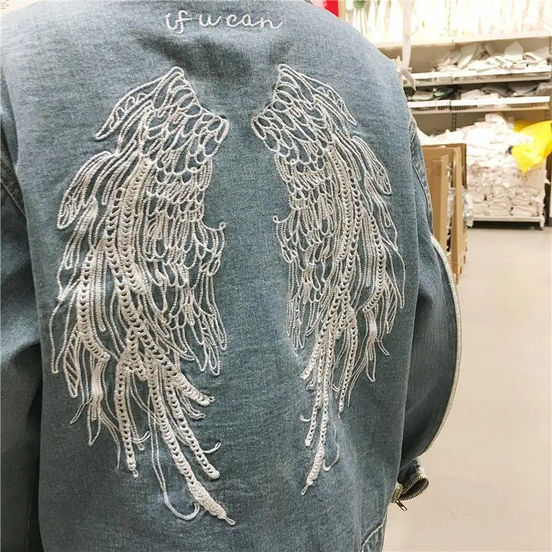 Женская джинсовая куртка с капюшоном и вышивкой ангельские крылья | одежда
