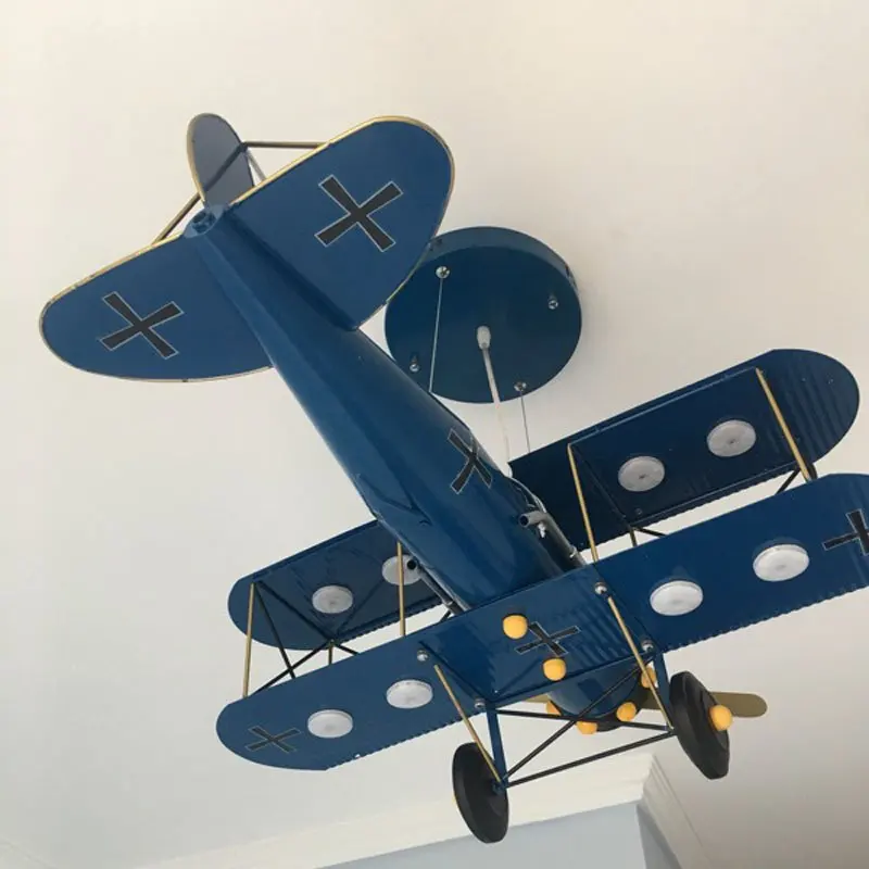 Современный окрашенный металлический в виде самолета Подвесная лампа для