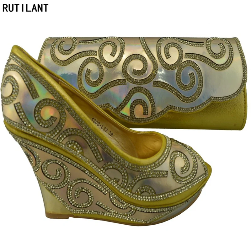 Новейший комплект из туфель и сумочки красного цвета в африканском стиле