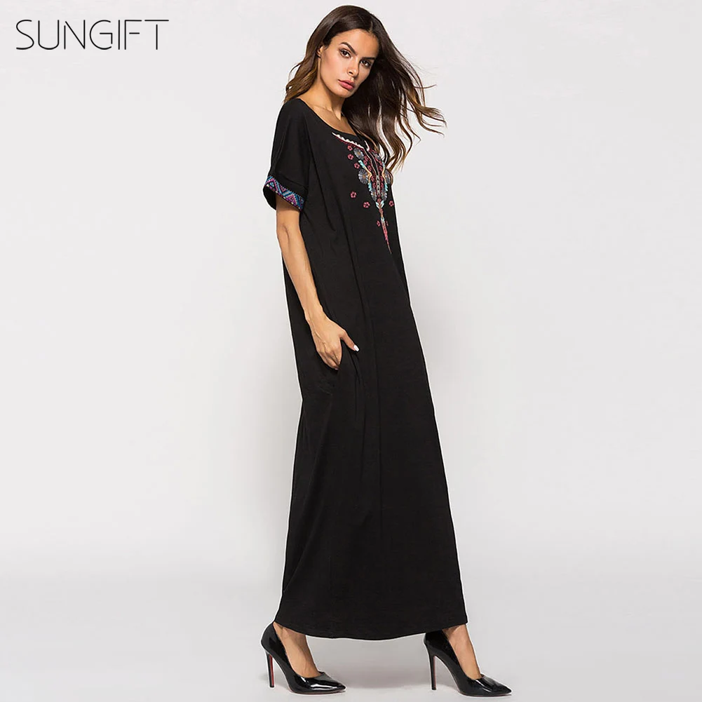 Женское платье макси SUNGIFT черное в стиле Дашики с цветочным принтом и вырезом