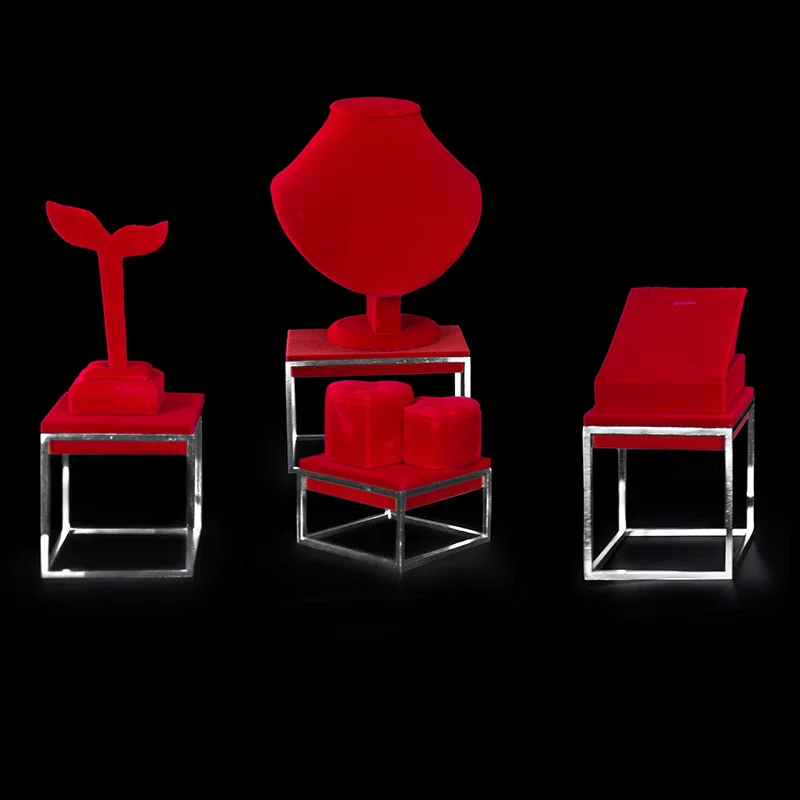 Демонстрация золотых ювелирных изделий из нержавеющей стали красная женская