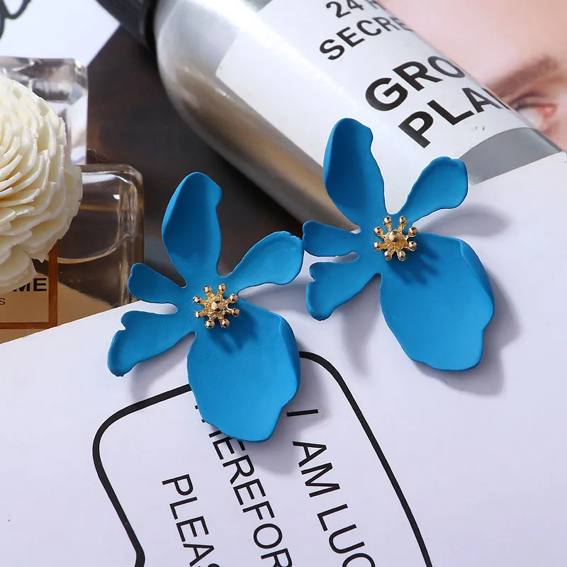 Корейские милые серьги-гвоздики Daisy Flower Petal маленькие нестандартные для женщин и