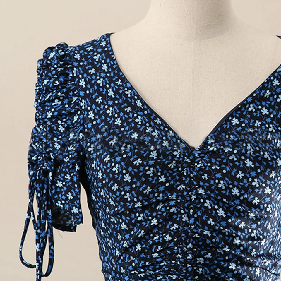 Женское богемное платье с V-образным вырезом голубое цветочным принтом со