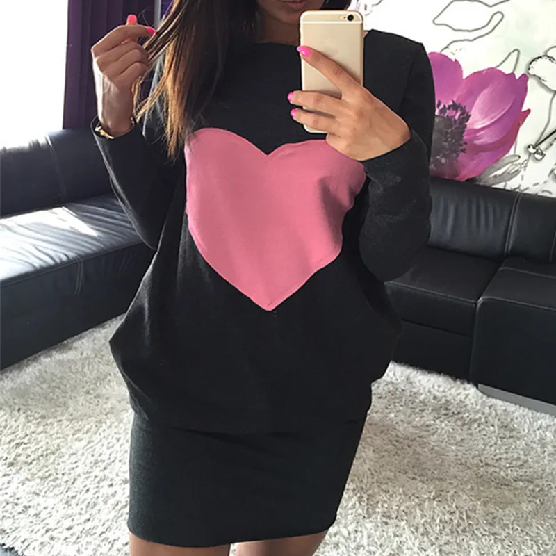 На осень-зиму модные средней длины платья с рисунком в виде сердца для девочек