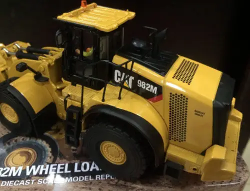 Изысканный DM 1:50 CAT 982M колесный погрузчик с рок ведро инженерное оборудование