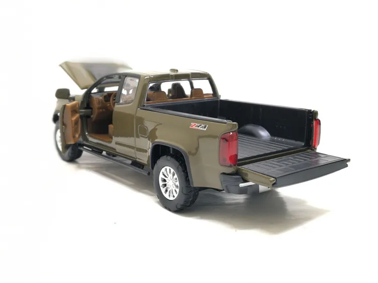 1:32 Сплав Chevrolet Colorado пикапа Игрушечная модель автомобиля с вытягиванием назад звуковой светильник Diecasts транспортные средства детские подарки коллекция игрушек