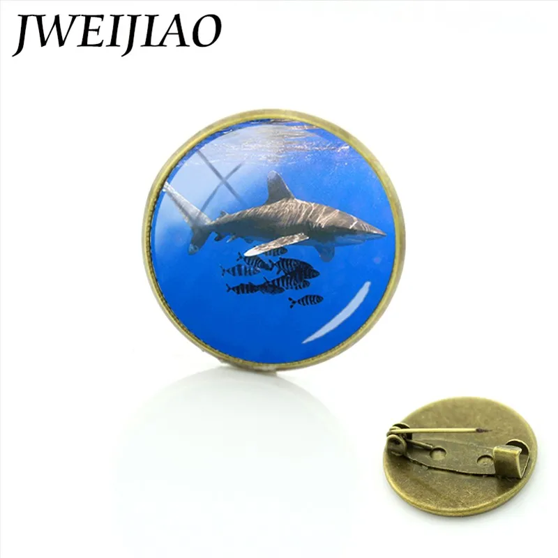 

JWEIJIAO Exclusive Shark Animal Brooches Men's Glass Cabochon Fish Picture Pins Brooch Sea Party Jewelry E986