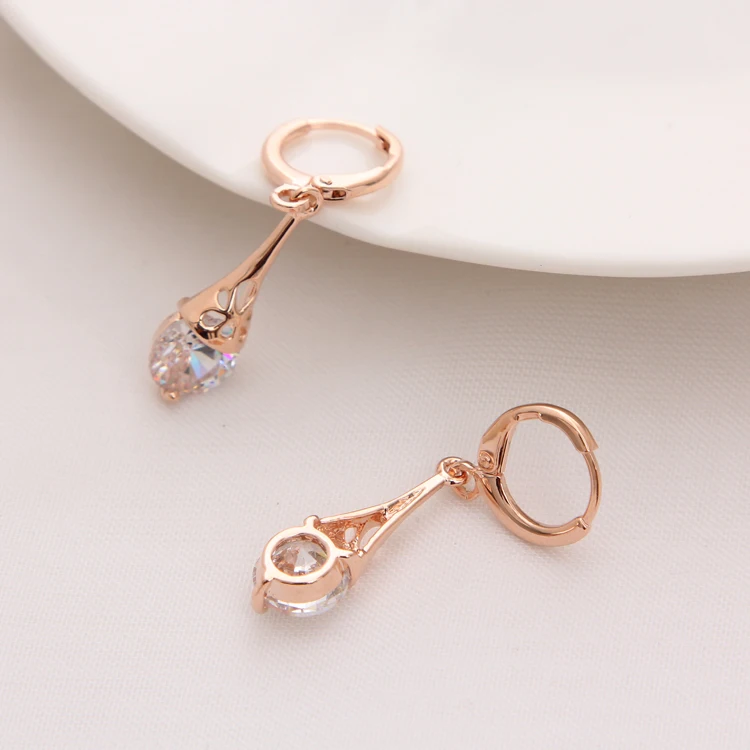 Женские серьги-капельки золотого цвета с белым цирконием свадебные ювелирные