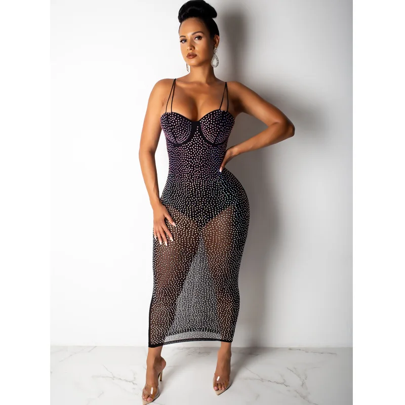 Сетчатое прозрачное длинное платье со стразами с открытой спиной без бретелек