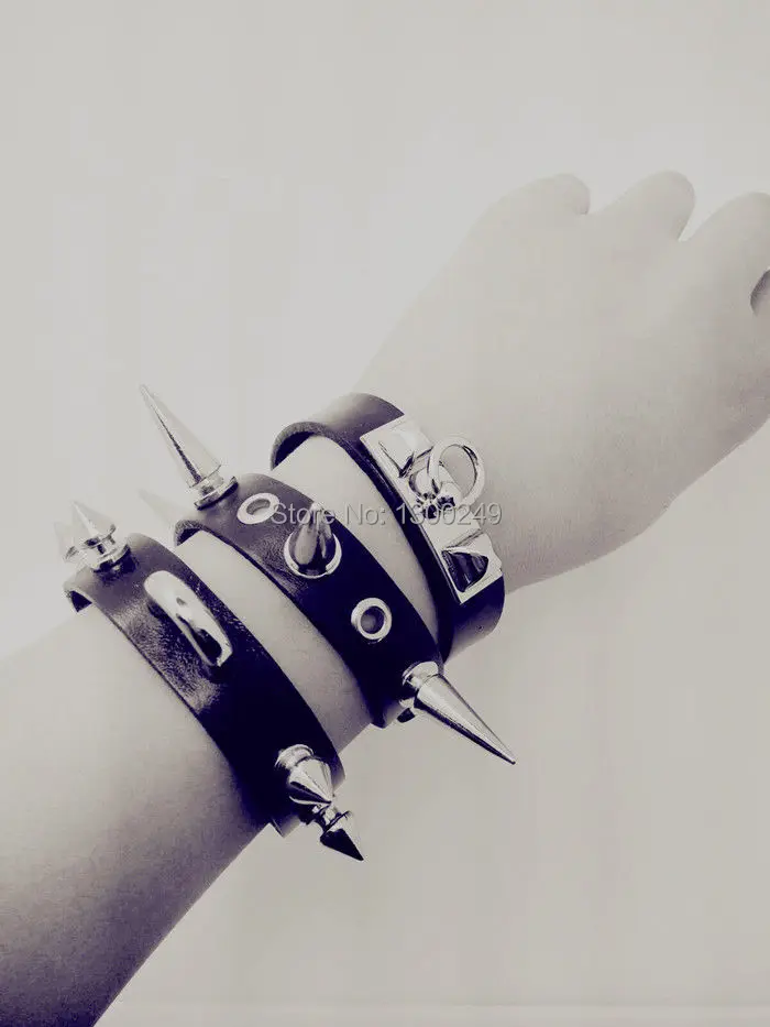 Женский кожаный браслет с заклепками черный прозрачный ручной работы в стиле