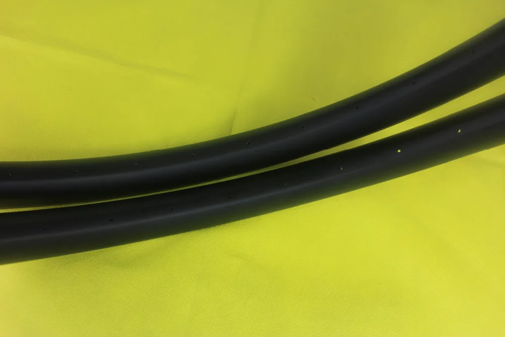 Безкамерные карбоновые диски для горного велосипеда диаметром 40 мм шириной 30 |